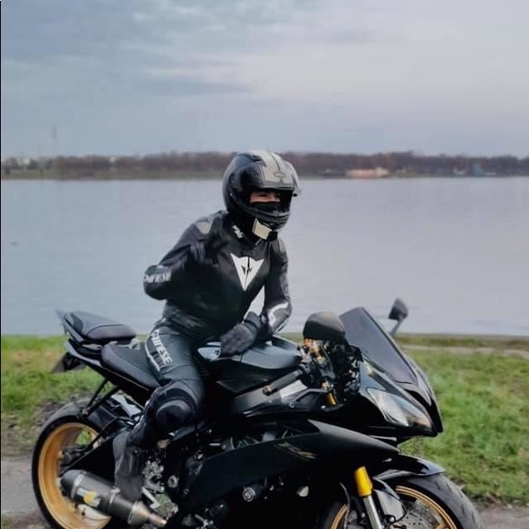 Selling - Picture 2 of 2